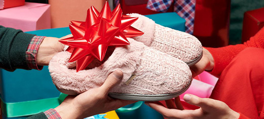 Dearfoams 25 Holiday Brand Tile