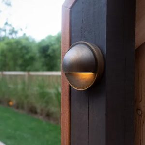 deck light on column